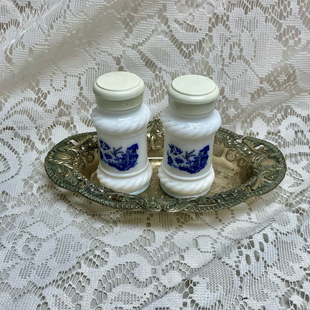 Vintage, 3-pc Blue Willow Milk Glass Shaker Set with Silver Plated tray